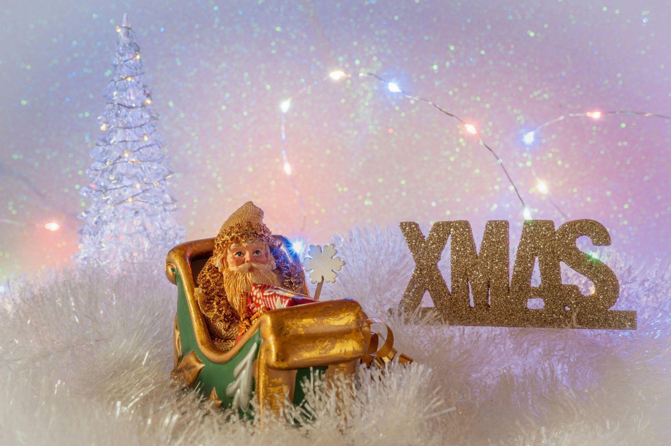 The Perfect Glow: Pre-Lit Christmas Trees for the Holidays